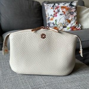 Dagne Dover Lola Leather Beauty Case (with original logo)